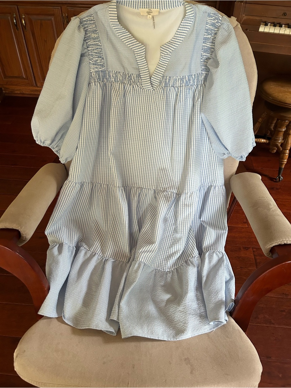 Entro Dress. - Picture 3 of 5